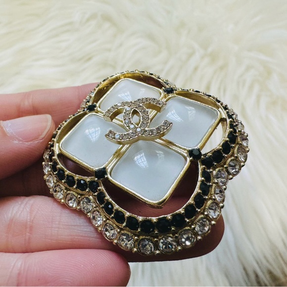 Chanel Brooch - Perfect condition. - Picture 2 of 4